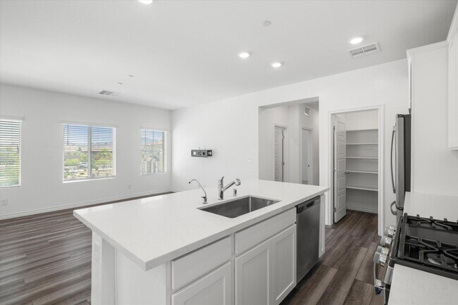 Building Photo - 216 Callen Falls Ave
