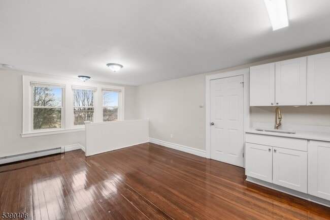 Building Photo - 76 Van Ness Terrace