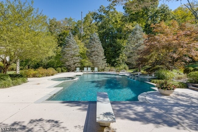 Building Photo - 21 Stoningham Dr
