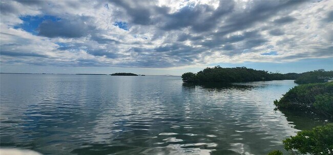 Building Photo - 1515 Pinellas Bayway S