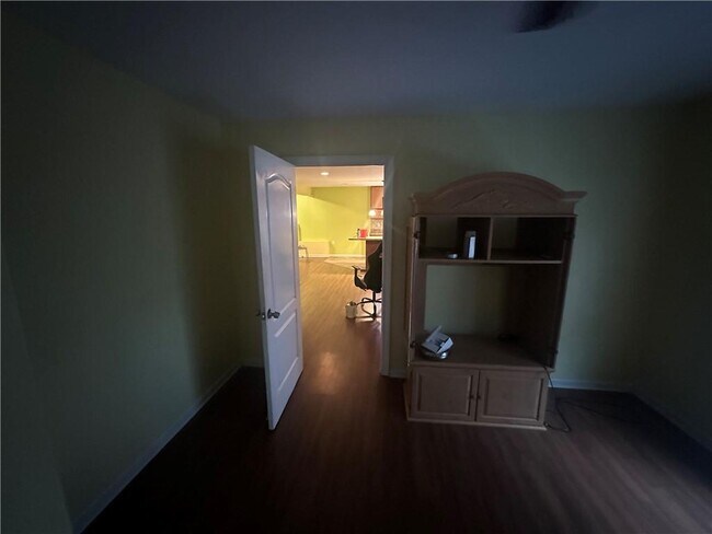 Building Photo - 61 Longwood Ct