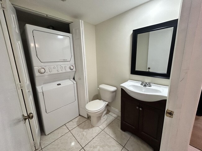 Building Photo - 705 7th Ct