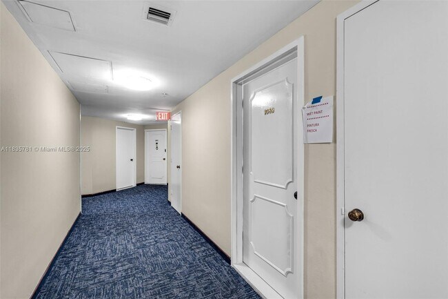 Building Photo - 801 Brickell Bay Dr