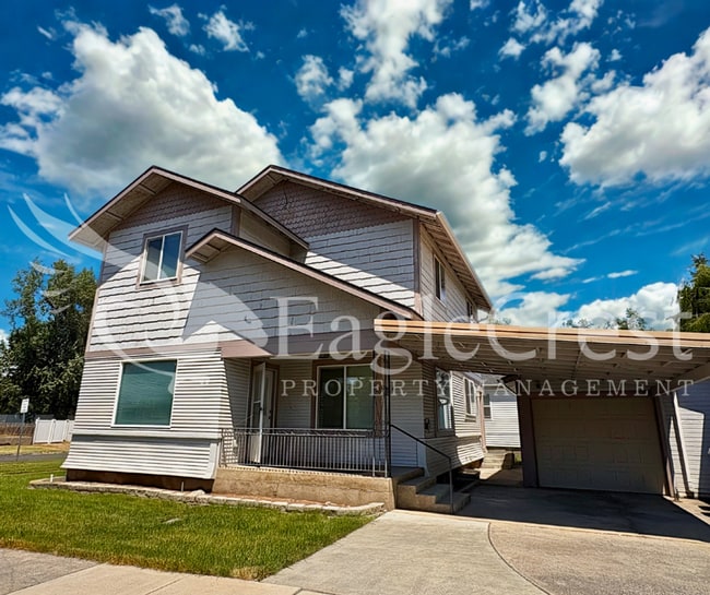 Building Photo - Spacious 3-Bedroom, 2-Bath Home on a Corner Lot-Students Encouraged To Apply