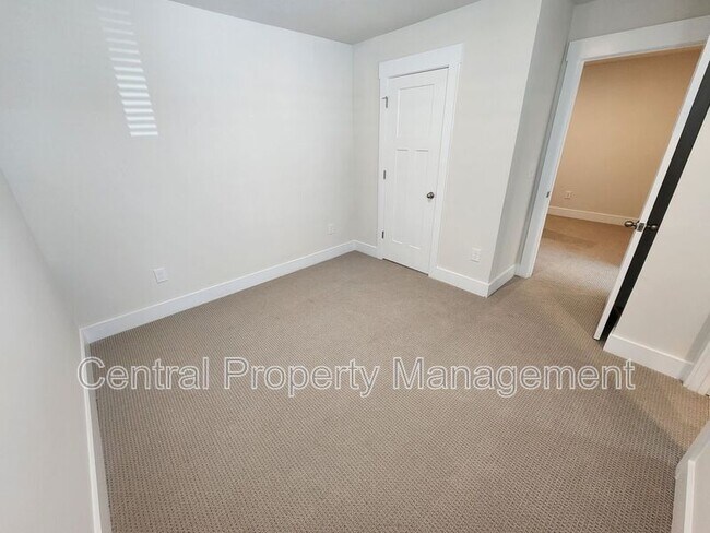 Building Photo - 112 Outback Dr