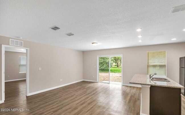 Building Photo - 118 Thomas Ave