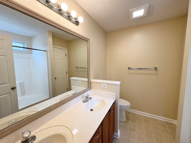 Building Photo - Myrtle Beach - 3 Bedroom / 2 Bathroom Home