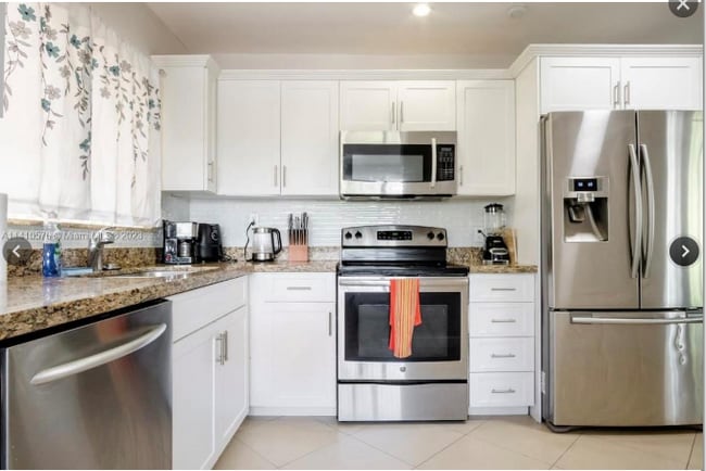 Building Photo - 716 NE 7th St