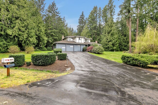 Building Photo - 4bed/2.25bath Stunning Remodeled Home on Expansive Wooded Lot in Woodinville