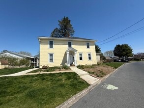 Building Photo - 1333 Overlook Rd