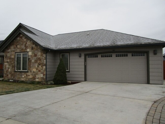 Building Photo - Custom Home in Crystal Springs Subdivision - Available Now!