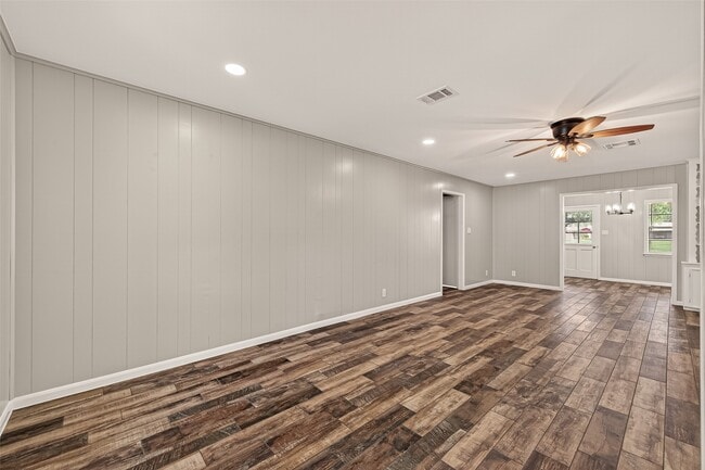 Building Photo - 1203 Bernard Ave