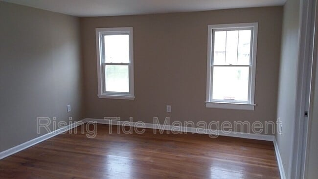 Building Photo - 424 2nd St