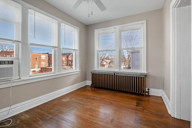 Building Photo - 4955 Tholozan Ave