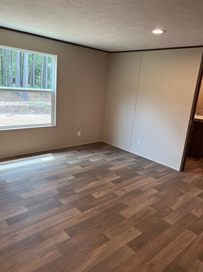 Building Photo - Brand New! Move In Ready & Close to Downto...