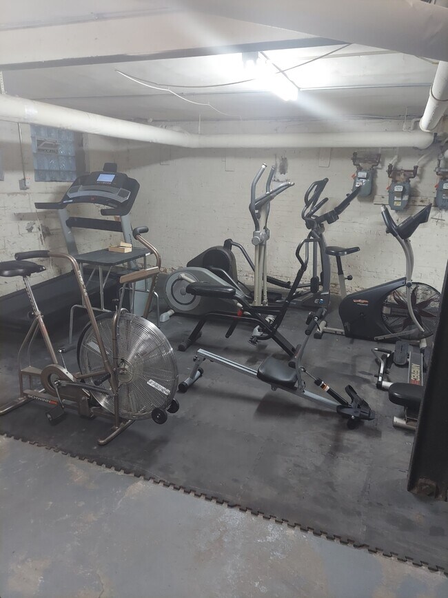 Building Photo - 1134 W Pratt Blvd