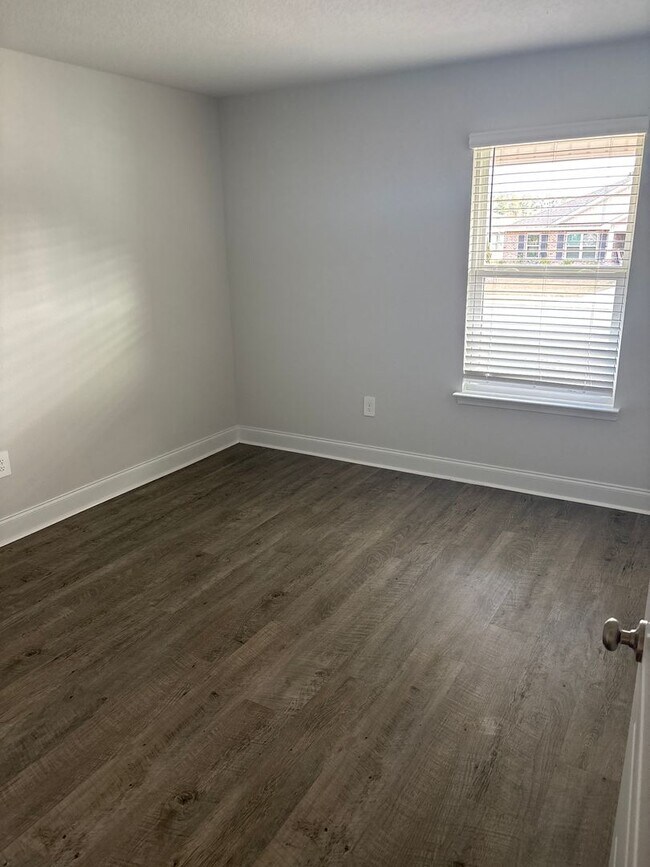 Building Photo - Newly built 4 Br 2 Ba Home