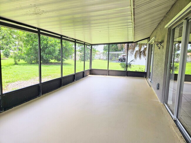 Building Photo - Beautifully Maintained 3-Bedroom Home with...