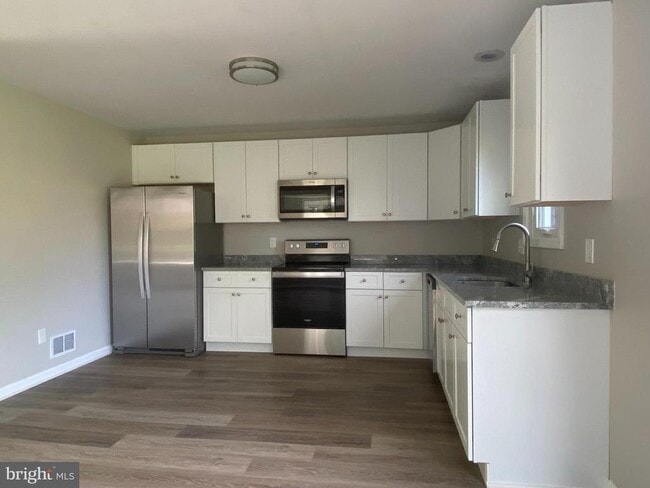 Building Photo - 4001 Brandywine Ct