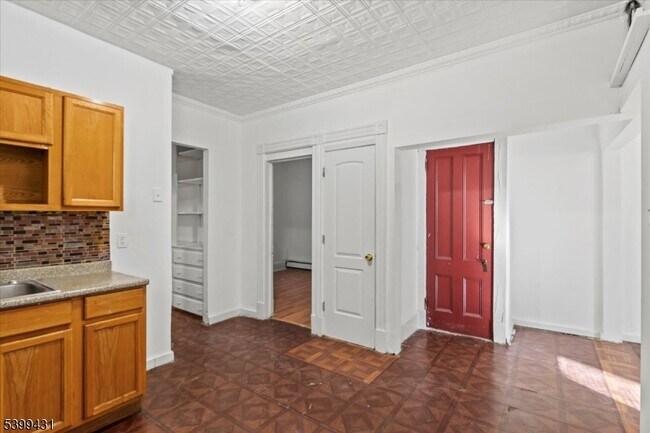 Building Photo - 512 Union Ave