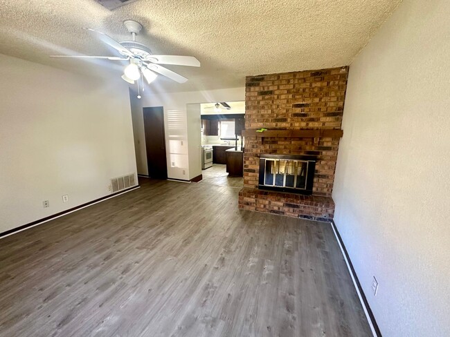 Building Photo - Spacious 3 Bedroom, 1.5 Bath Home on a Qui...