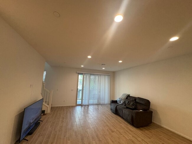 Building Photo - Beautiful 3-Bedroom Home in Vista – Modern...