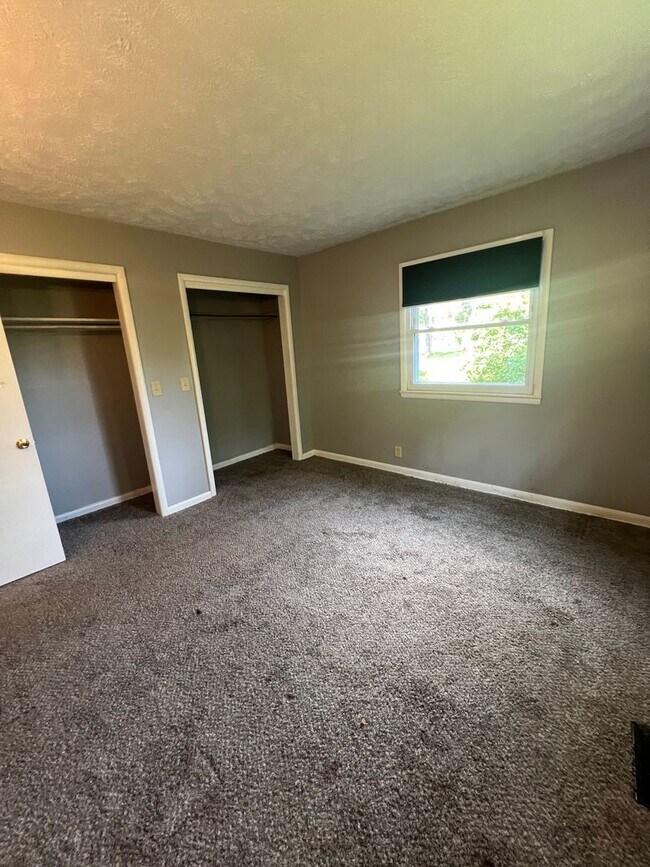 Building Photo - 2 bedroom/1 bath house for rent