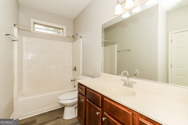 Building Photo - 1050 Cureton Dr