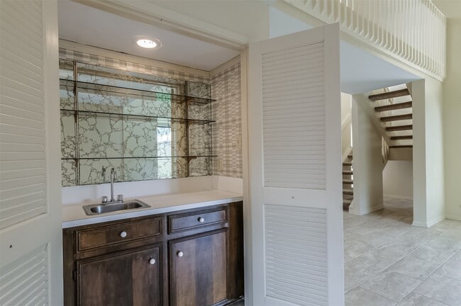 Building Photo - 514 Shady Dale Dr