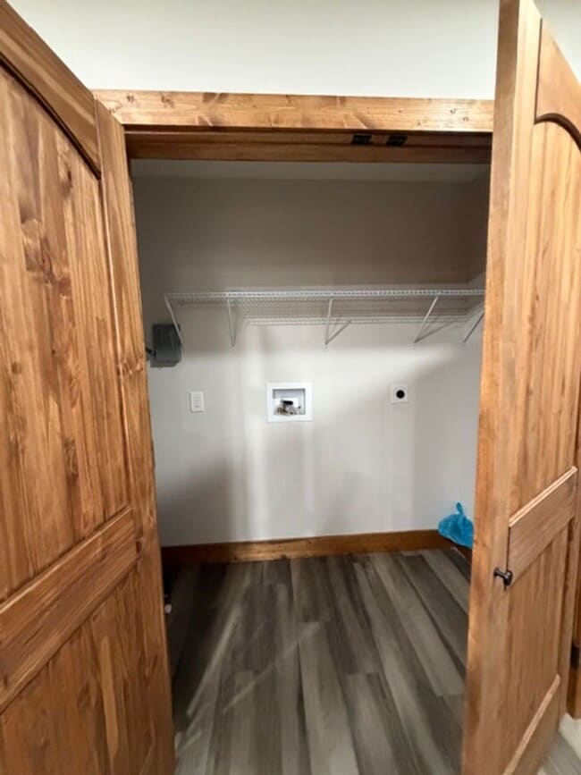 Building Photo - Walland 37886 - Fully remodeled 3 bedroom, 2 bath home located in the foothills of the Smoky Moun...