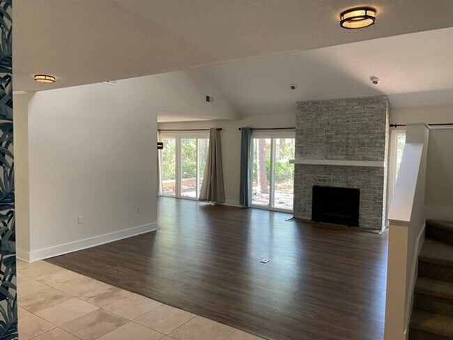 Building Photo - 25 Honey Locust Cir