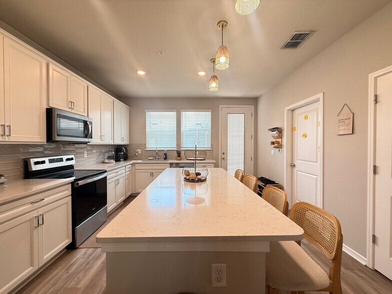 Building Photo - 14271 Lanikai Beach Dr