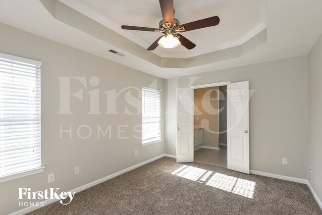 Building Photo - 261 St John Dr