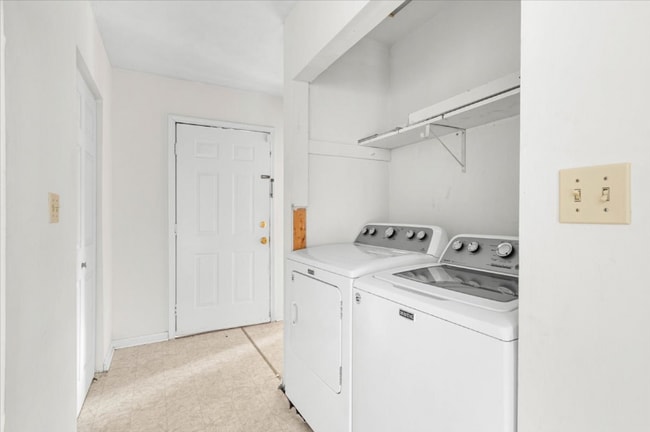 Building Photo - 3011 Montana Ave