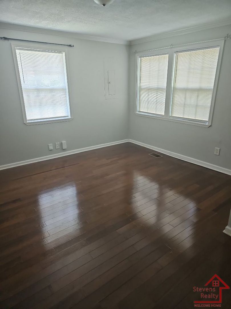 Building Photo - 2412 Chapel Ave