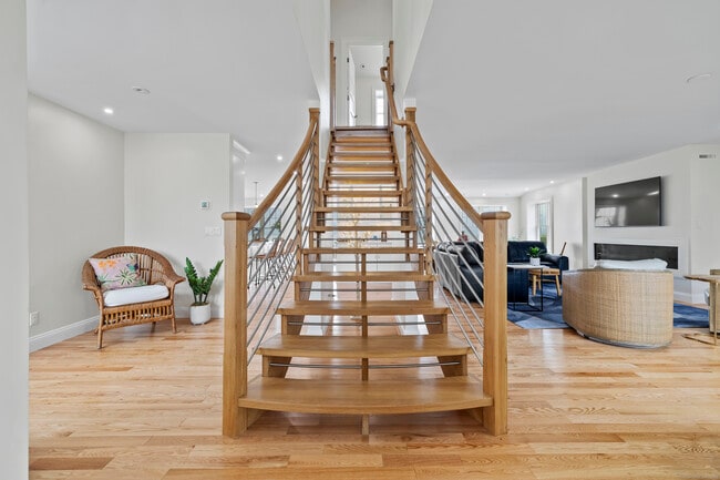 Building Photo - 18 Bel Aire Manor