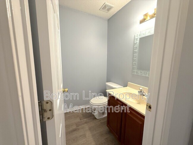 Building Photo - 9932 Birch Knoll Ct