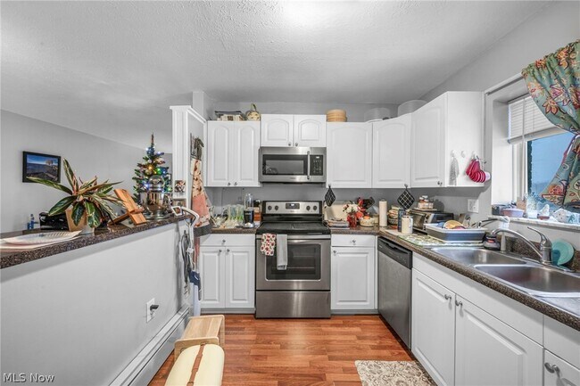 Building Photo - 5200 Royalton Rd