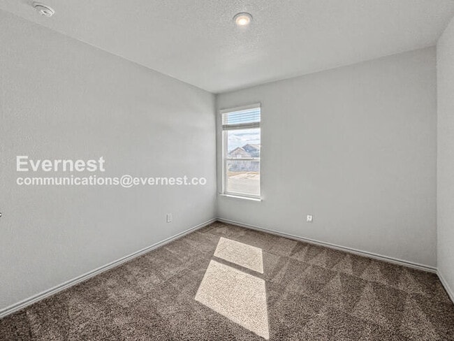 Building Photo - 702 Freedom Cir