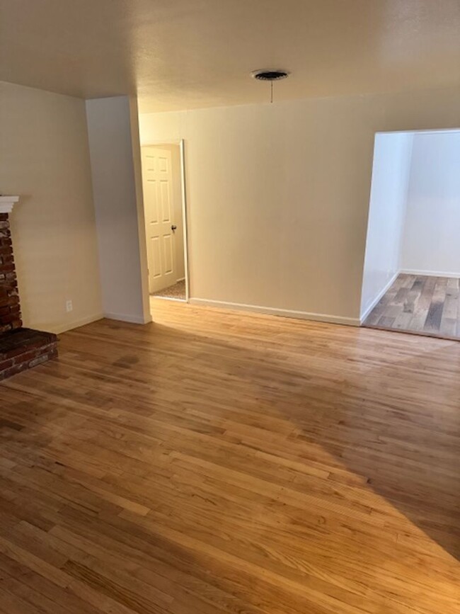 Building Photo - 4 Bedrooms in South Redding- Available for...