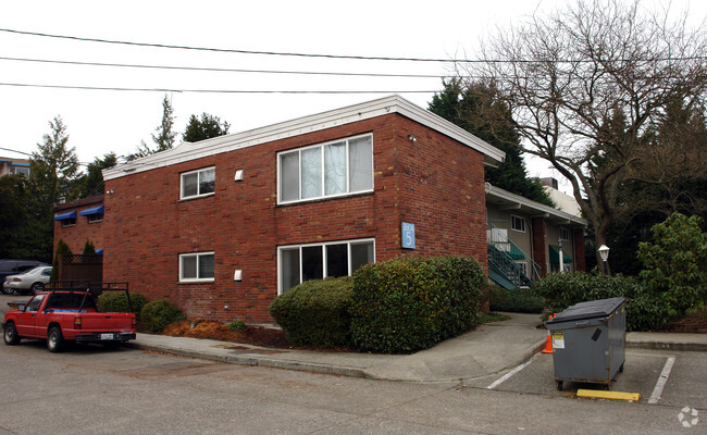 Building Photo - 3605 Apartments