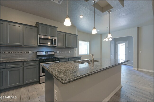 Building Photo - 13677 Lartington St