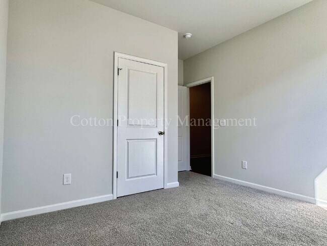 Building Photo - 816 Delta Ct