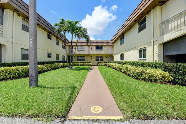 Building Photo - 123 Saxony Ln