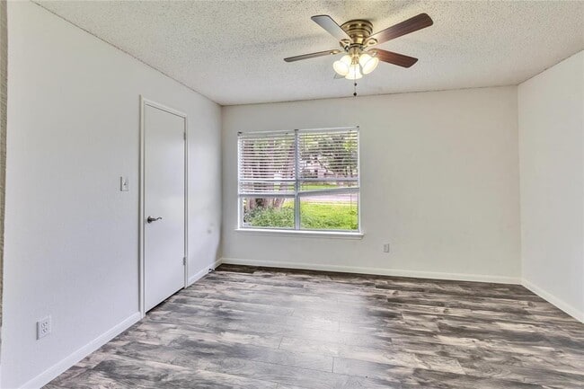 Building Photo - 908 Dogwood Trail