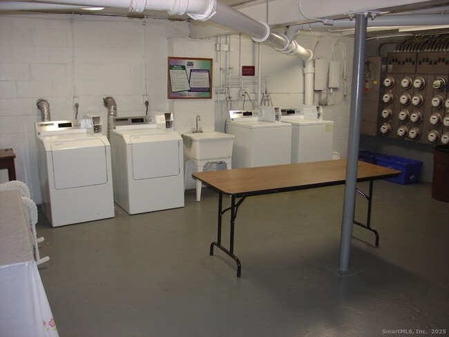 Building Photo - 18 Prospect St