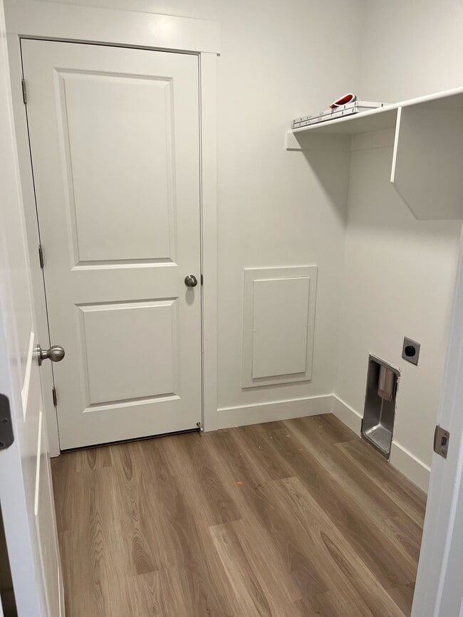Building Photo - Beautiful like new 3 bedroom 2.5 bathroom townhome in Spanish Fork!