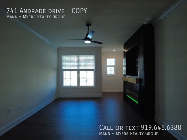 Building Photo - 741 Andrade Dr