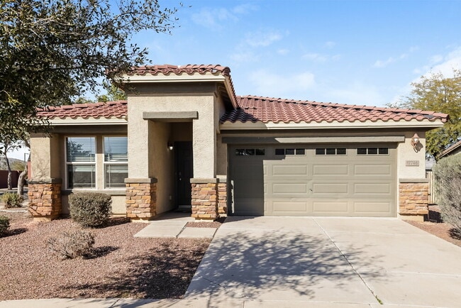 Building Photo - 17746 W Red Bird Rd