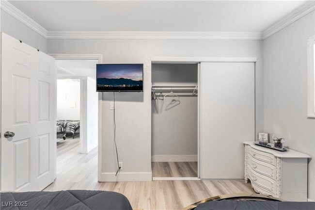 Building Photo - 2419 E Vegas Valley Dr